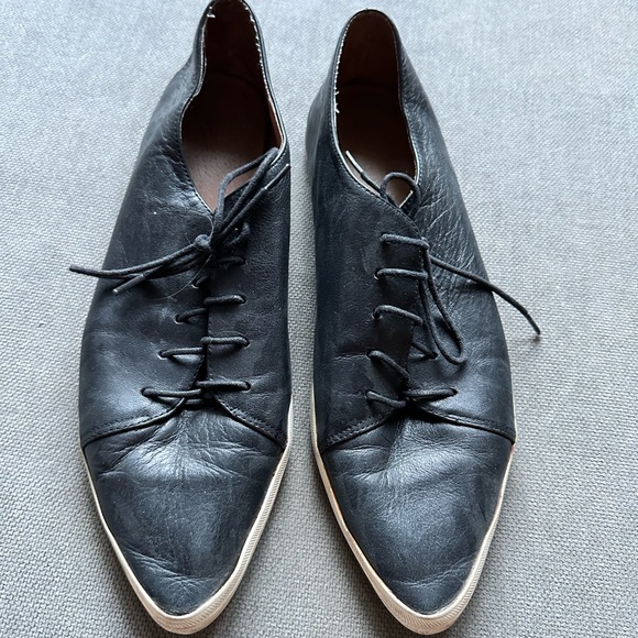 Black flats - Picture 1 of 4